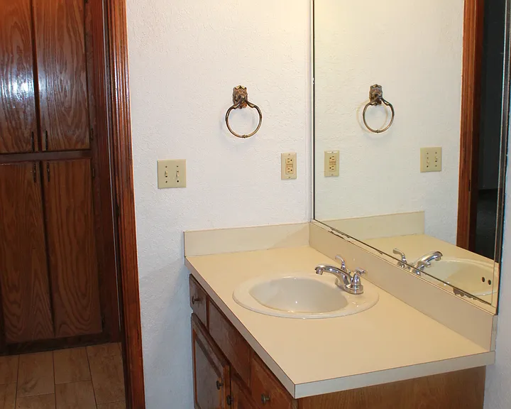 1120 Tall Oaks Dr — Photo 8