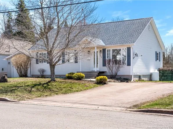 932 Barachois St, Dieppe, NB E1A 6X5