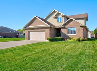 256 Maxwell Cres, Windsor, ON N8L 0S9