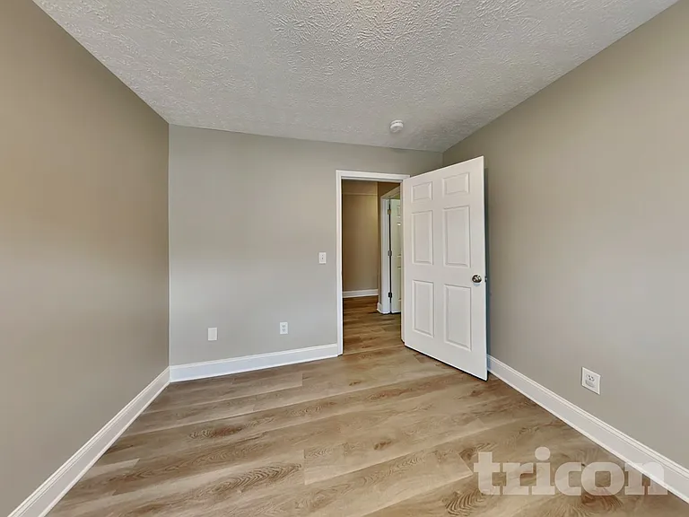 134 Walton Trce S — Photo 13
