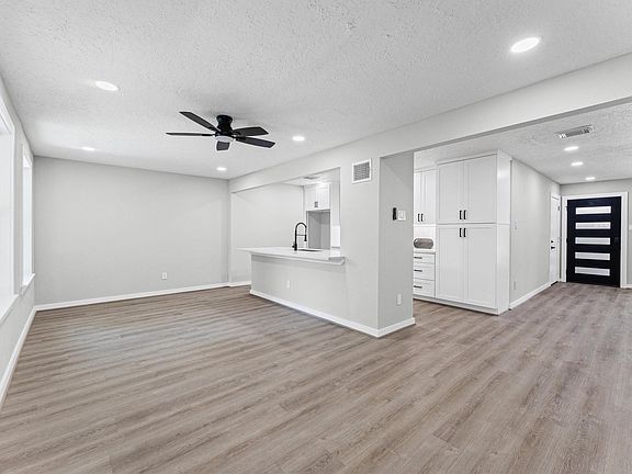 3rd image of 409 Midway Dr