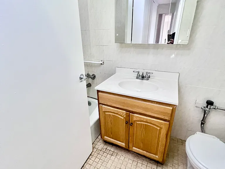 4430 Douglaston Pkwy #6H — Photo 20