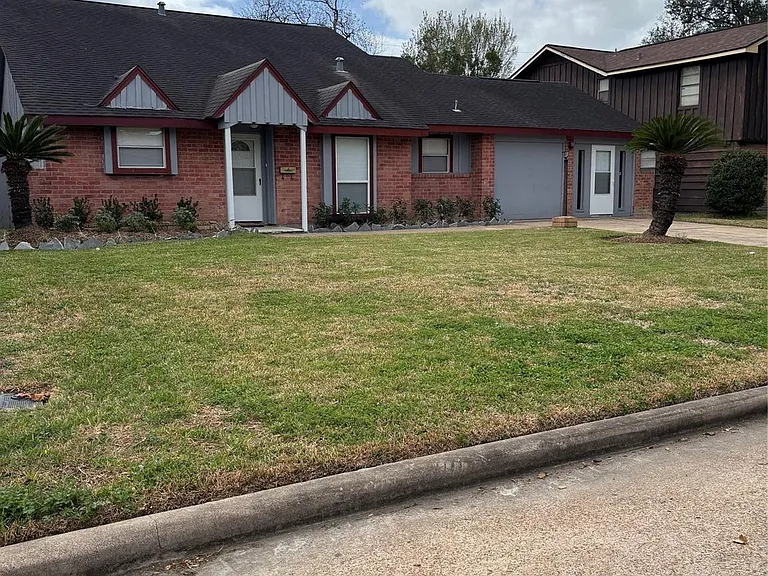 4115 Tidewater Dr — Photo 2