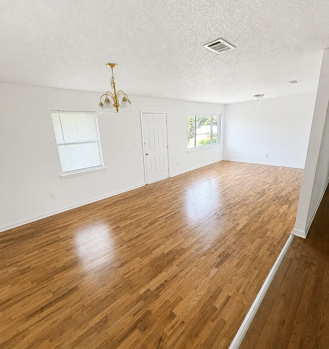 3 bed, 2700 sqft, $2,100 — Photo 3
