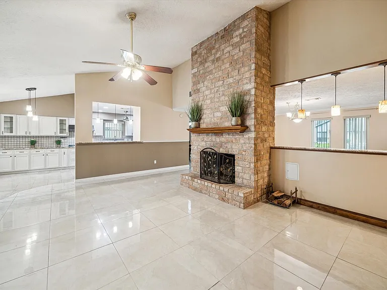 21423 Park Valley Dr — Photo 6