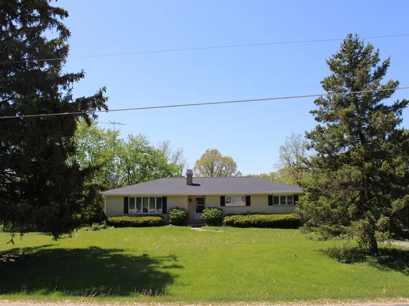 1598 Lake Holiday Dr, Sandwich, IL 60548