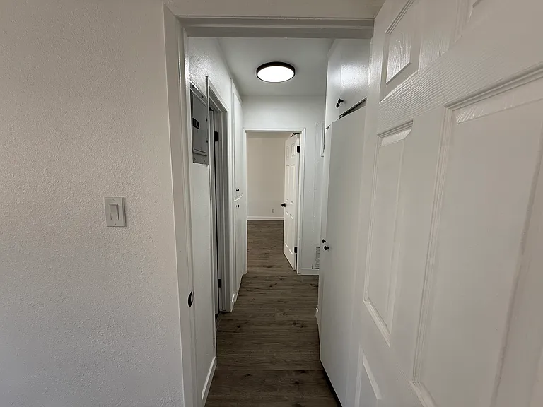 6737 Woodman Ave #7 — Photo 11