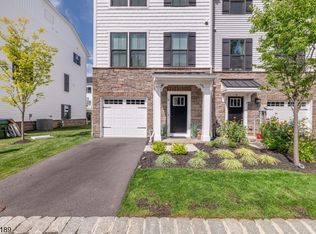 6 Saw Mill Cir, Hackettstown Town, NJ 07840