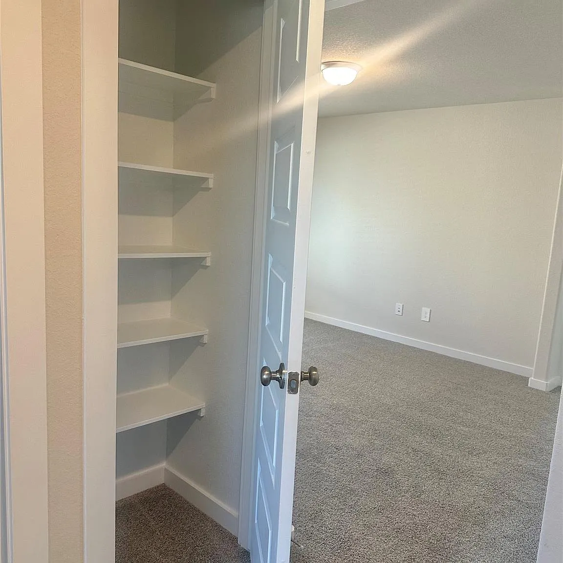 4 bed, 2.5 bath, 2040 sqft, $2,550 — Photo 3