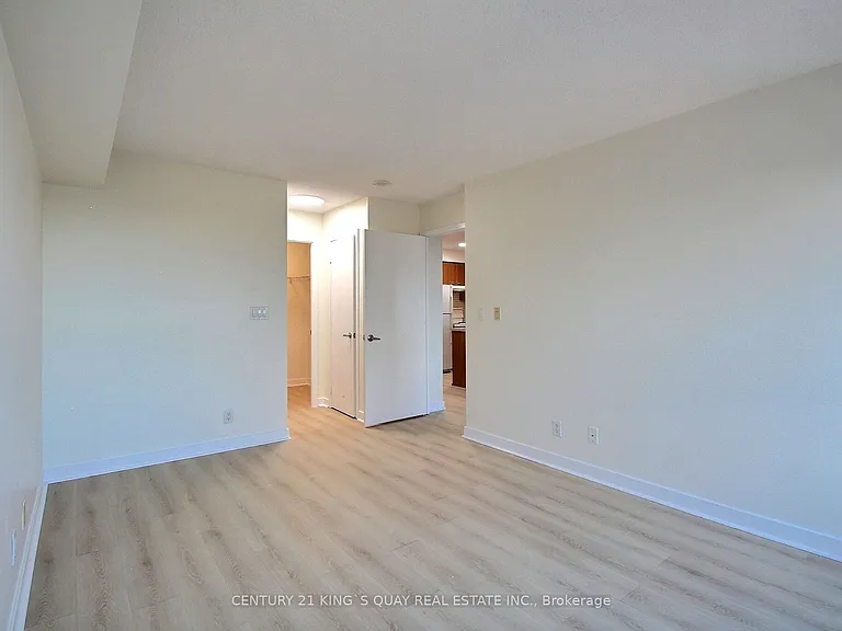 36 Lee Centre Dr #2009 — Photo 10