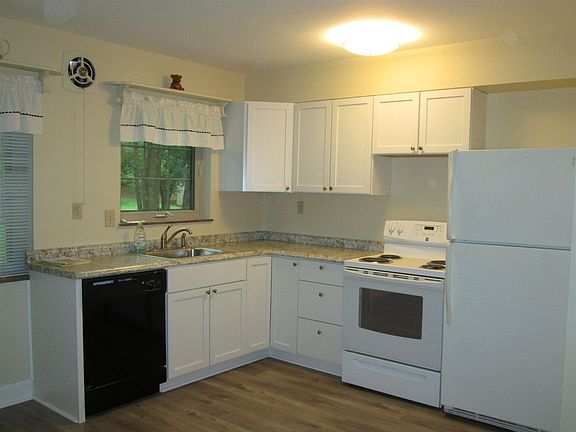 3rd image of 3049 Elmwood Dr