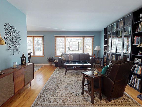 2nd image of 1017 S Belmont Ave
