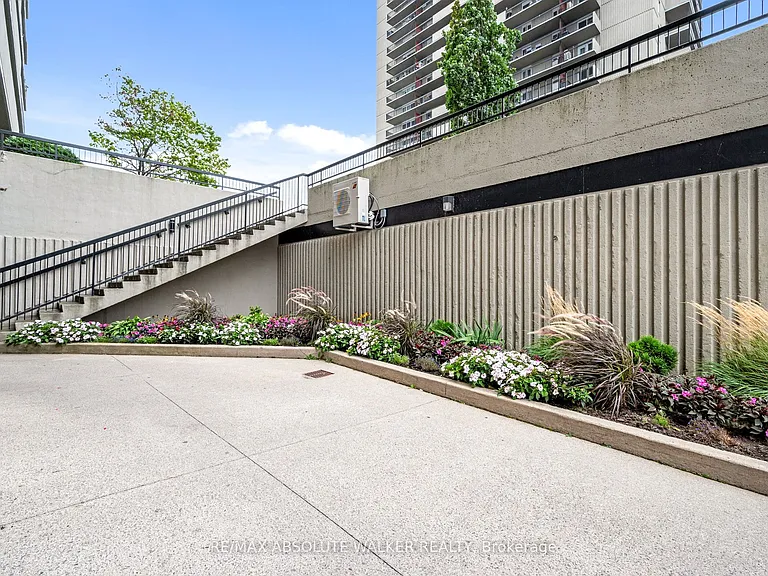 158 C McArthur Ave #1604 — Photo 2