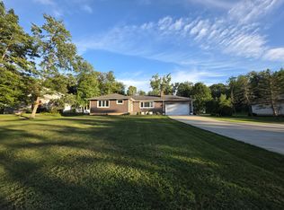 7370 Raccoon Hill Dr, Willoughby, OH 44094
