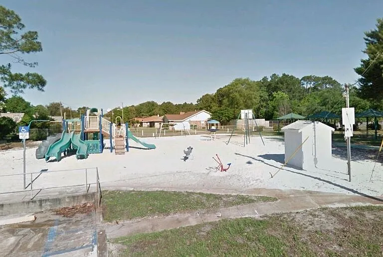 280 Anderson Dr — Photo 25