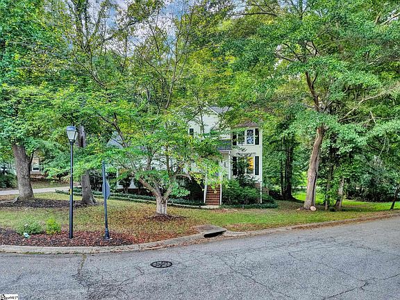 2nd image of 2 Moss Spring Ct
