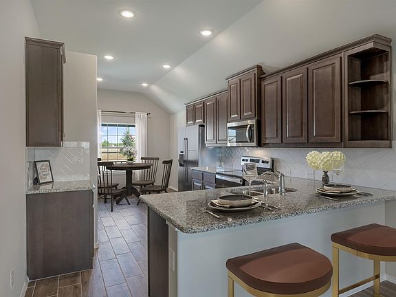 3rd image of 548 Lela Cir