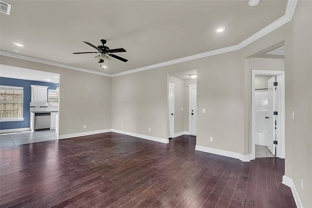 3 bed, 2.0 bath, 1365 sqft, $1,219 — Photo 4