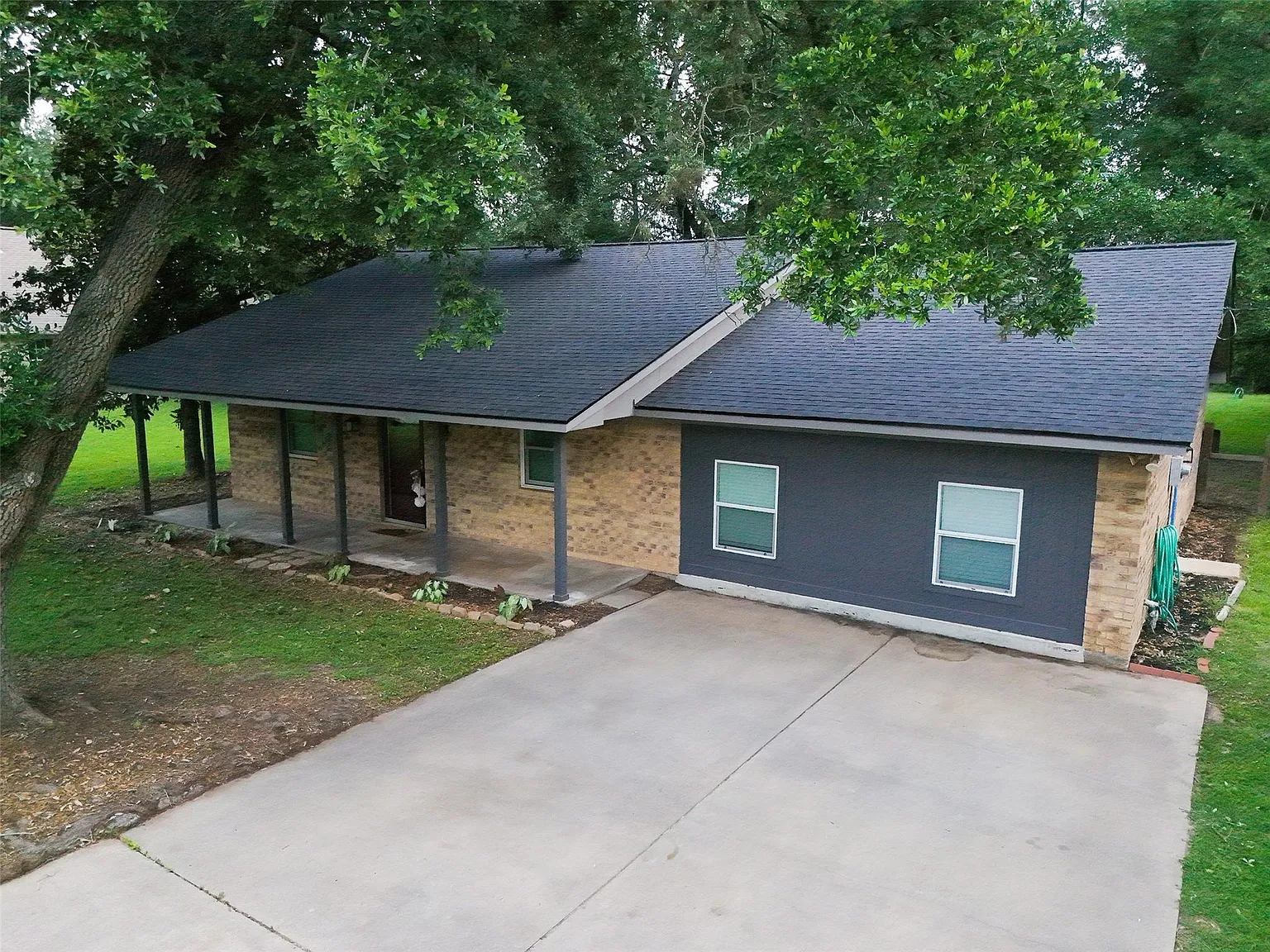 3 bed, 2.0 bath, 1938 sqft, $1,900 — Photo 1