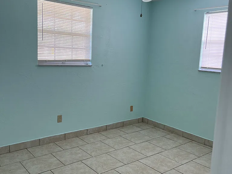 287 N Evans Cir #A — Photo 5