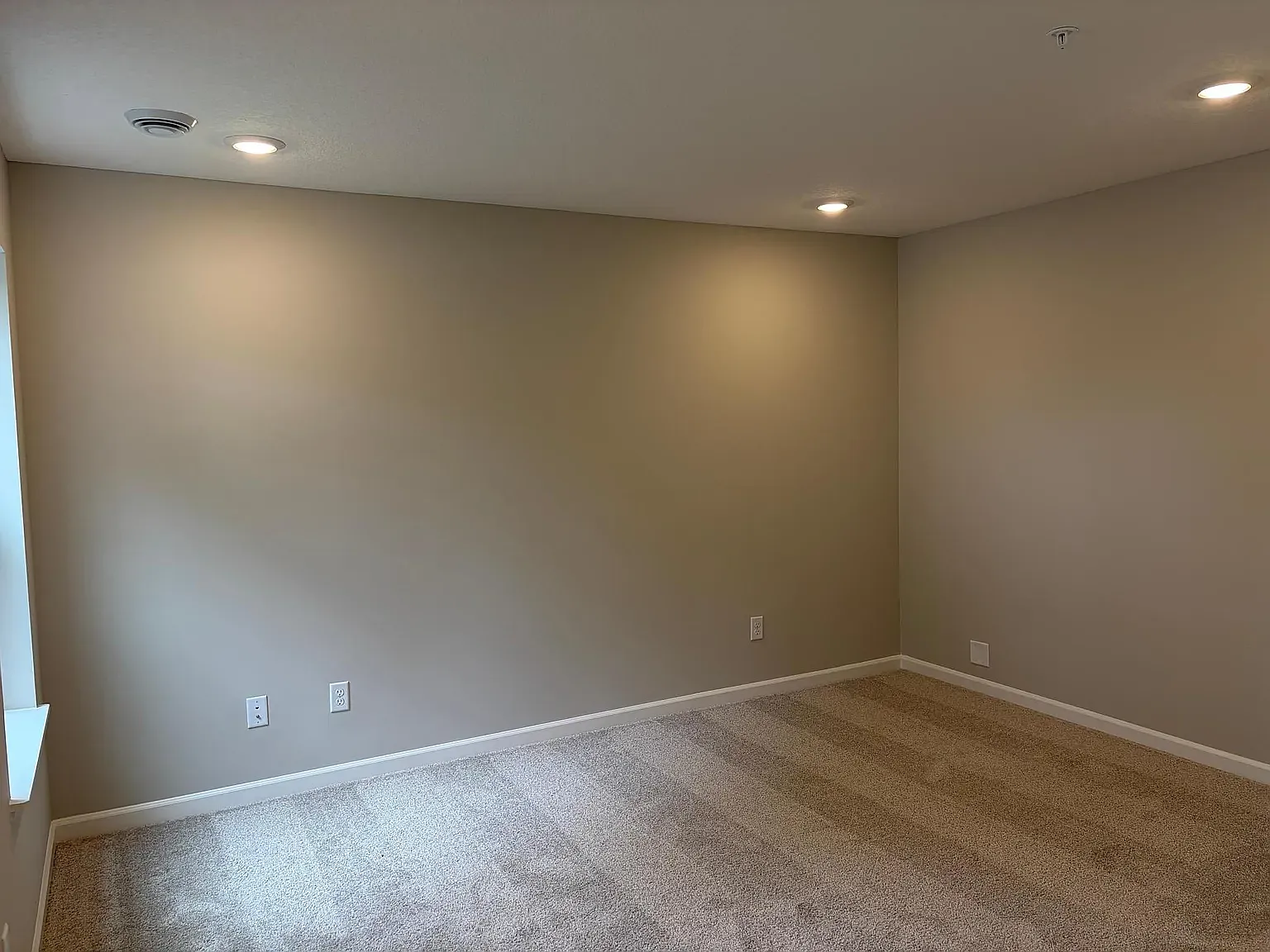3 bed, 2091 sqft, $2,790 — Photo 3