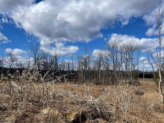 2nd image of 83 Creek Rd