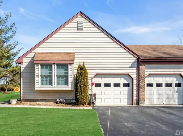 12B Glastonbury Dr, Monroe Township, NJ 08831