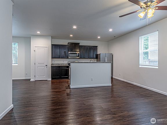 3rd image of 1701 Butler Court NW
