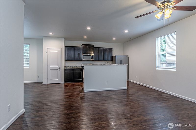 3rd image of 1701 Butler Court NW