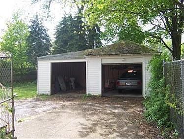5th image of 909 Lanterman Ave