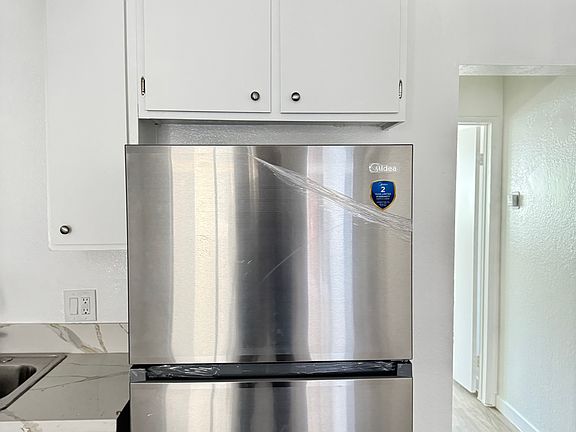 4th image of 10902 Victory Blvd #8