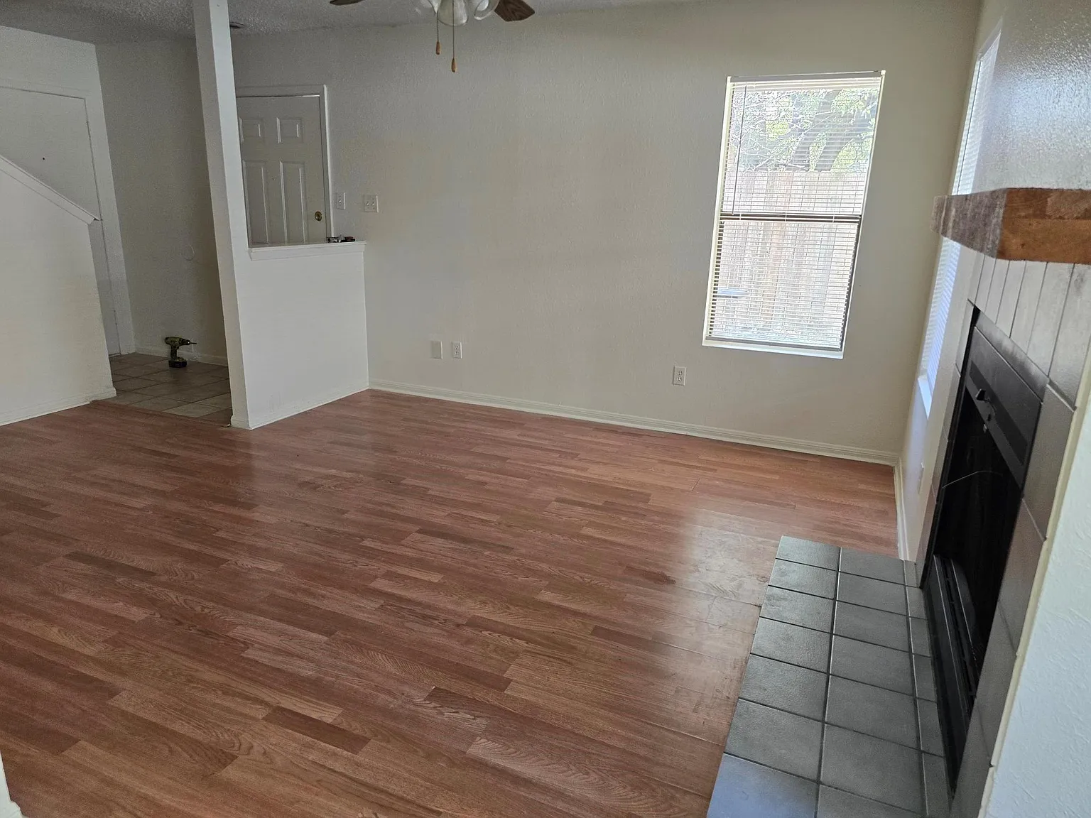2 bed, 1.5 bath, 950 sqft, $1,200 — Photo 2