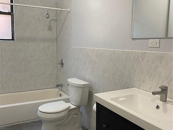 4th image of 658 Barretto St #2