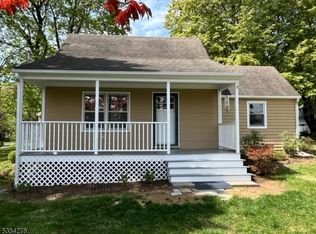 37 Hillside Rd, Chester, NJ 07930