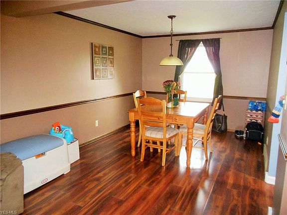 5th image of 735 Fairfax Dr