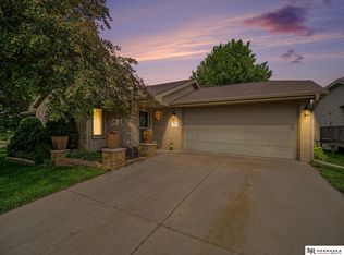 8130 Arrow Ridge Rd, Lincoln, NE 68506