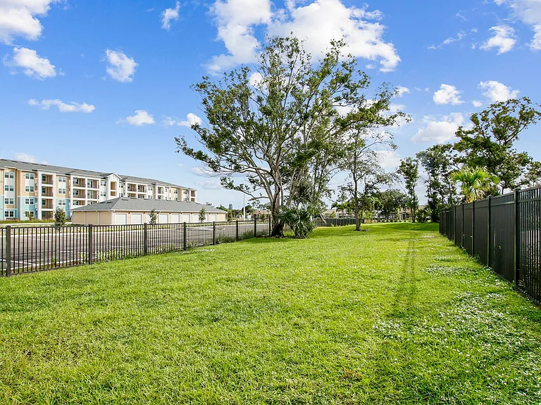 Westshore Palm Bay — Photo 14