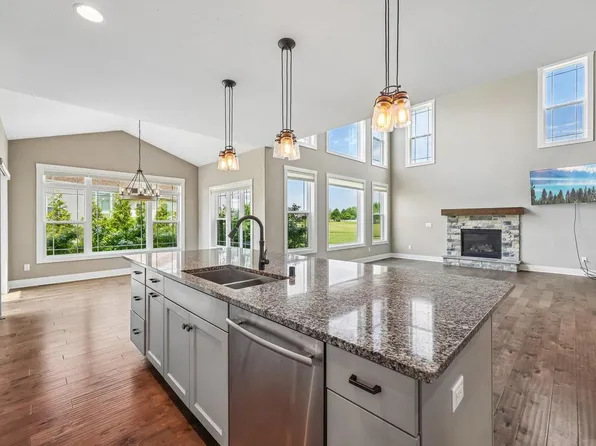 N66W15730 Fox Meadow DRIVE, Menomonee Falls, WI 53051