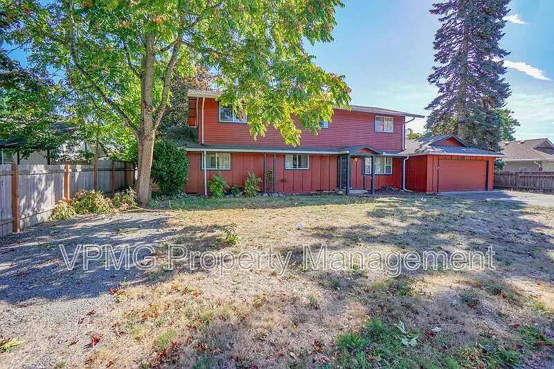 6 bed, 3.0 bath, 2511 sqft, $3,295 — Photo 3