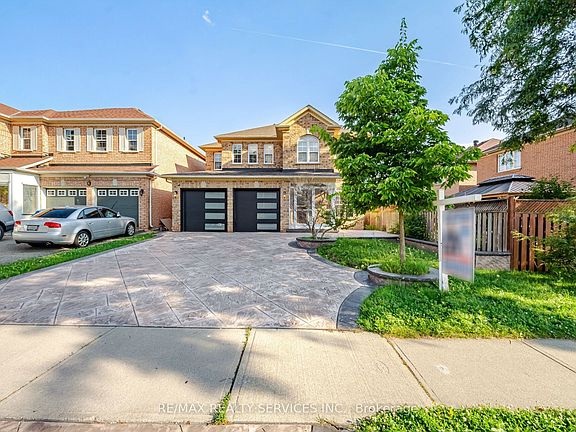 2nd image of 4 Sunnybrook Cres