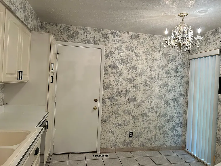 4456 Donna Dr — Photo 7