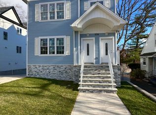 556 Drumgoole Rd E, Staten Island, NY 10312