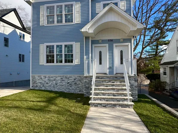 556 Drumgoole Rd E, Staten Island, NY 10312