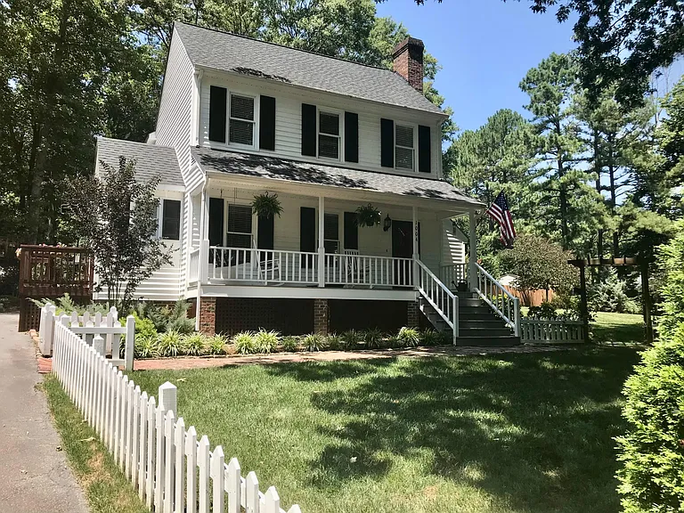 1004 Woodrose Ln — Photo 2