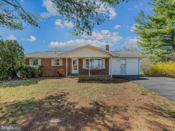 2028 Myerstown Rd, Charles Town, WV 25414