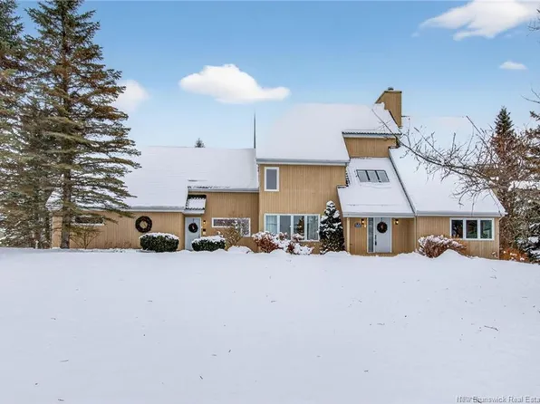 353 Lavoie St, Dieppe, NB E1A 6R8