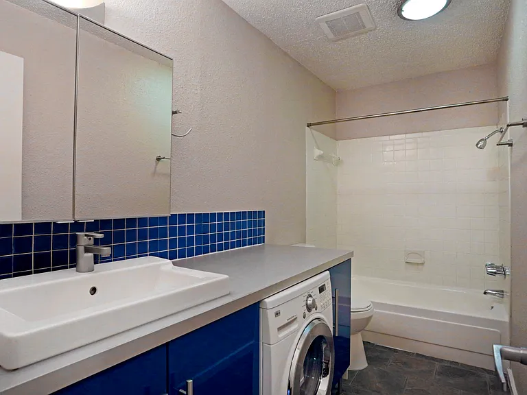Tambaleo Apartments — Photo 9