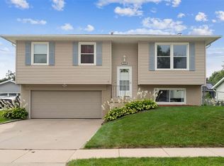 3070 1st St, Marion, IA 52302