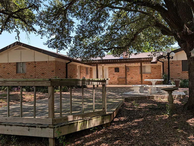 Level, walkable, Back the House