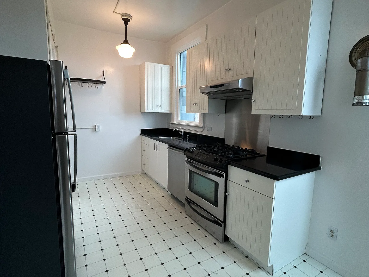 1 bed, 1.0 bath, 475 sqft, $3,800 — Photo 4